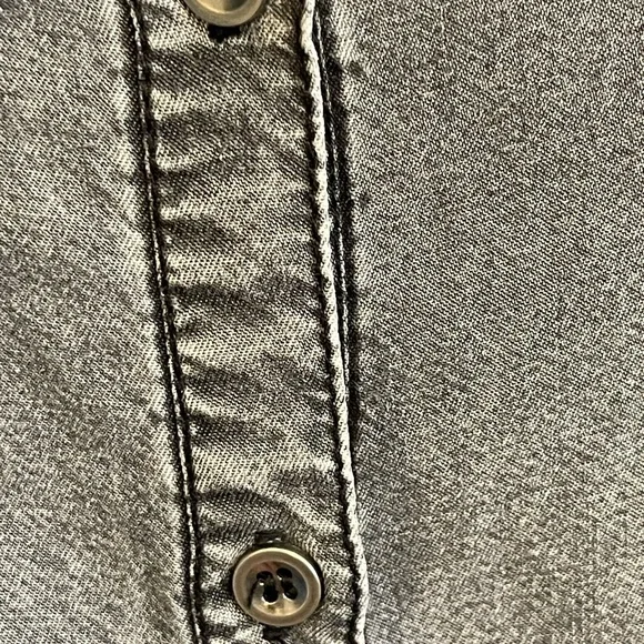 Doe & Rae Gray Button-Up Shirt - Picture 5 of 6